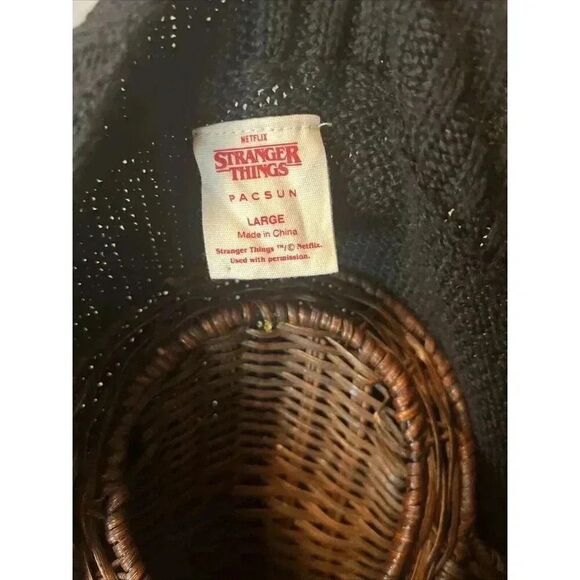 STRANGER THINGS PACSUN BLACK THINGS FLAMES CARDIGAN SWEATER SIZE LARGE - Picture 8 of 9